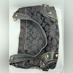 Vintage/early 2000s signature canvas C logo Coach shoulder bag